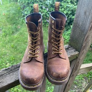 Doc Martens 1460 CRAZY HORSE LEATHER LACE UP BOOTS - Women’s 6/EU 37